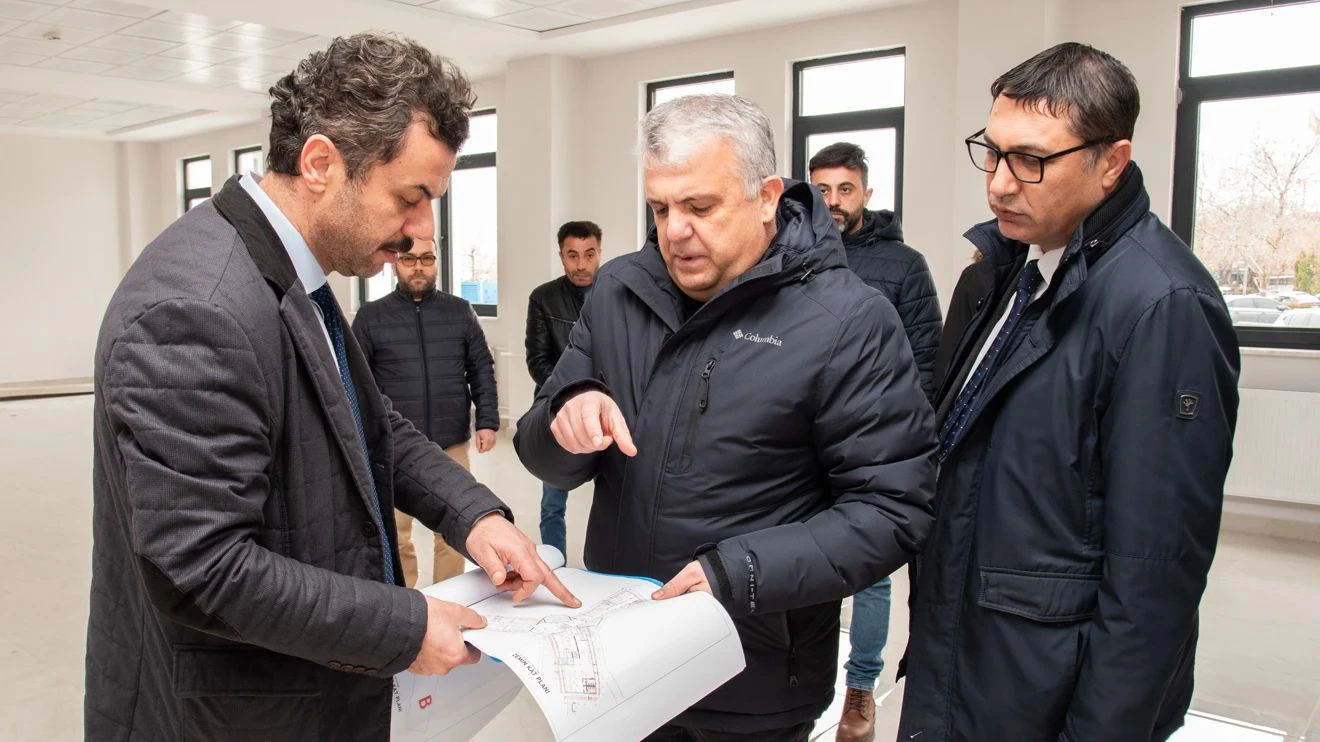 Rektörümüz Sayın Prof. Dr. Hüseyin Yılmaz yapımı tamamlanmış Eczacılık Fakültemiz binasında incelemelerde bulundu.